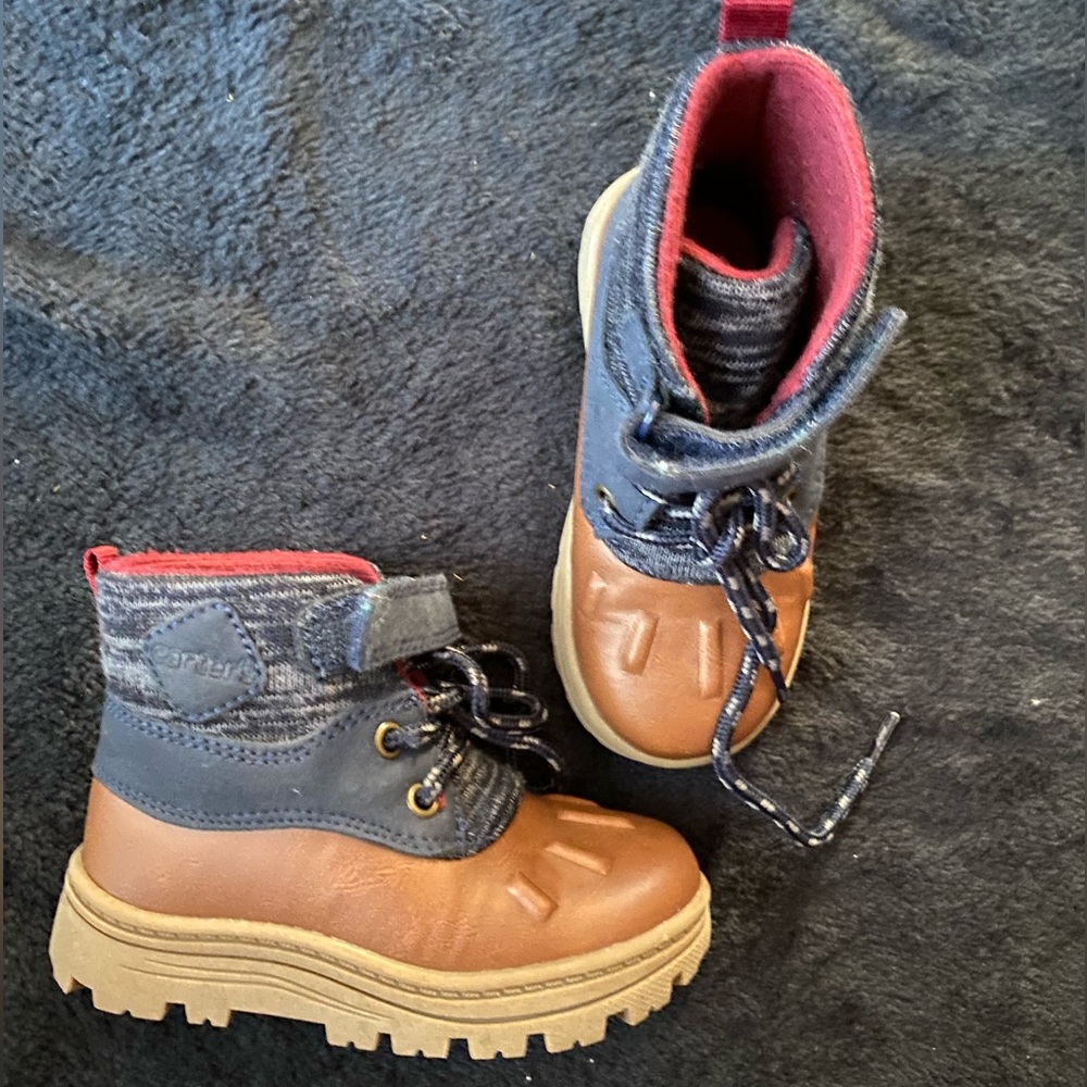 🌟ships free over $25. Carter’s toddler boots lace up  with Velcro.